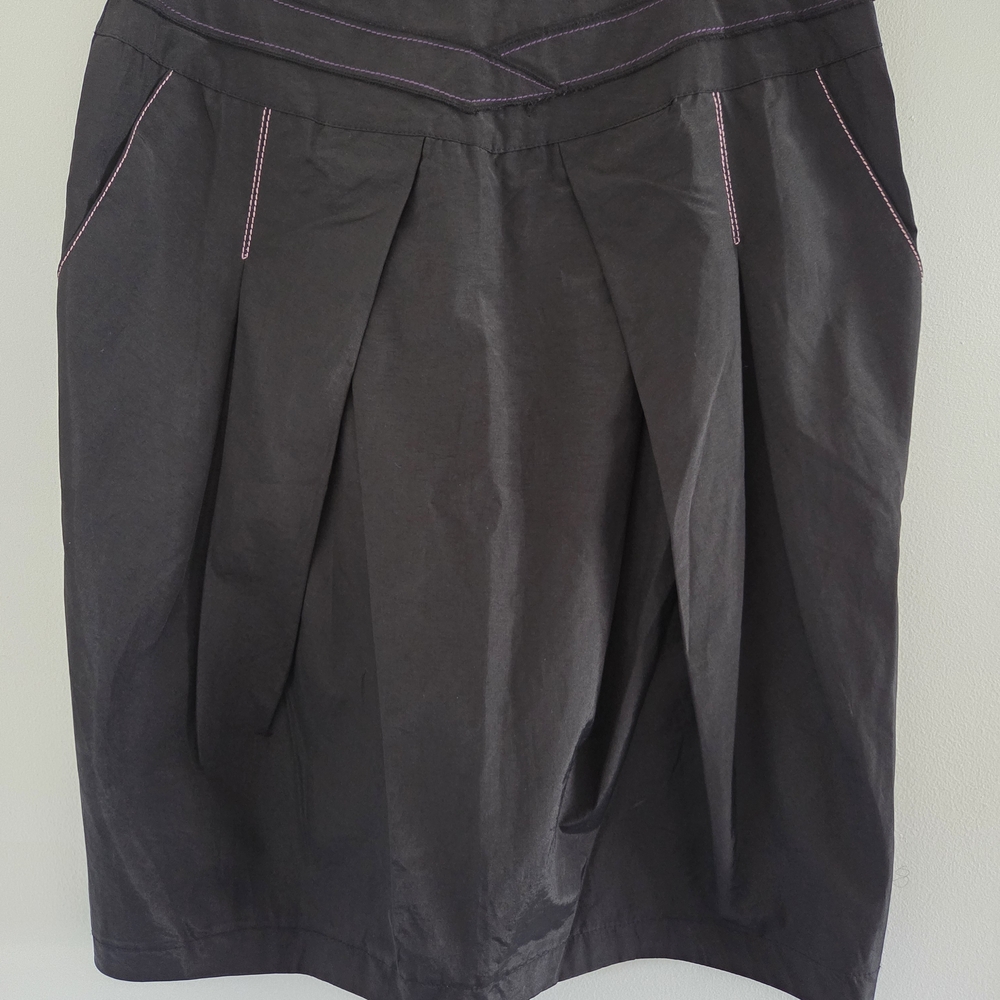 Pile Ou Face Elegant Black Skirt with Pink Stitching Size 4